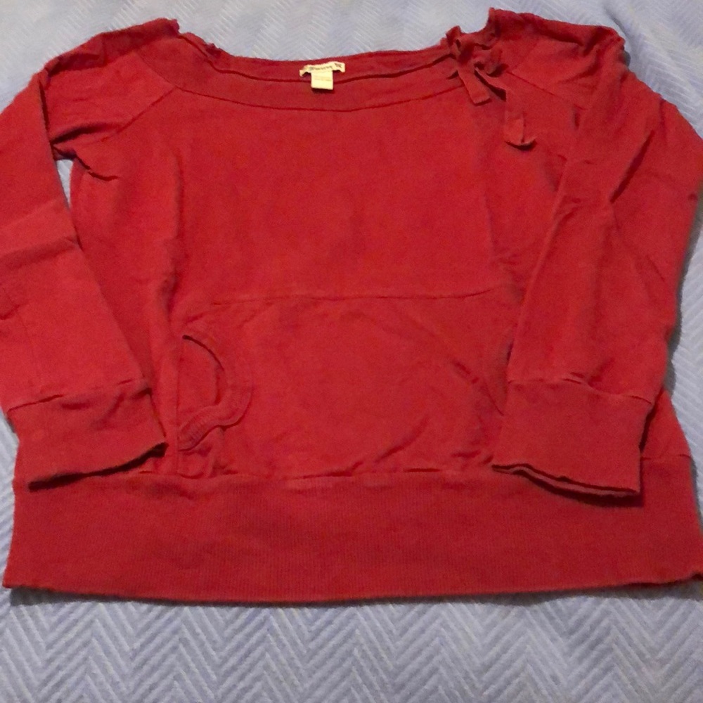 Red sweatshirt with pockets